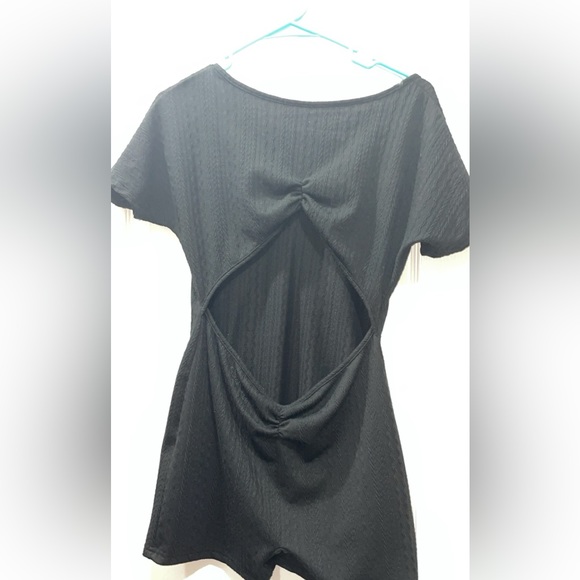 Cut Out Backless Textured Knit Unitard Romper - Picture 2 of 2